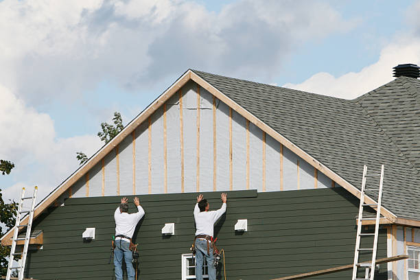 Professional Emergency Siding Repair technician working in Lewisburg, TN
